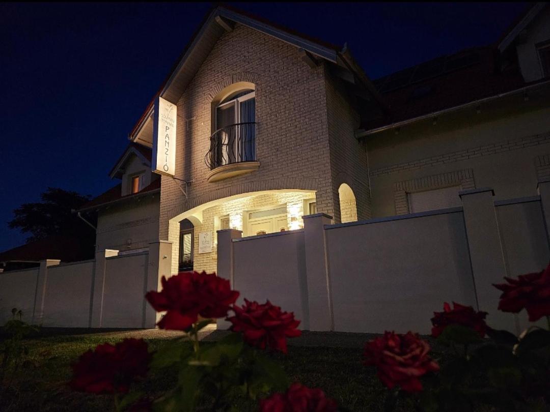 Hotel Sovirag Termal Panzio Hajdúnánás Exteriér fotografie